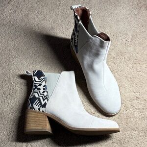 Tom’s Suede Beige and Blue Ankle Boots